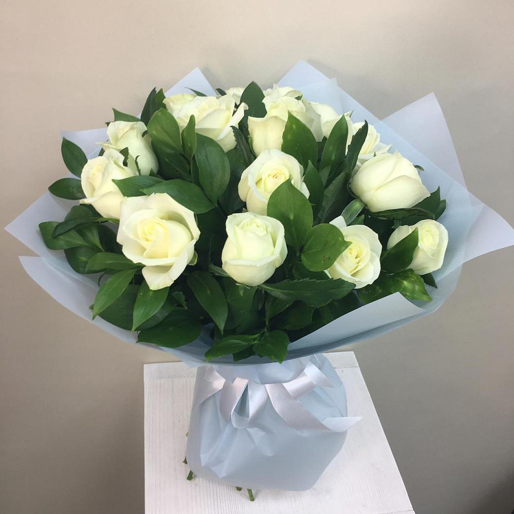 Букет 15 Белых роз Проуд в Кикнур