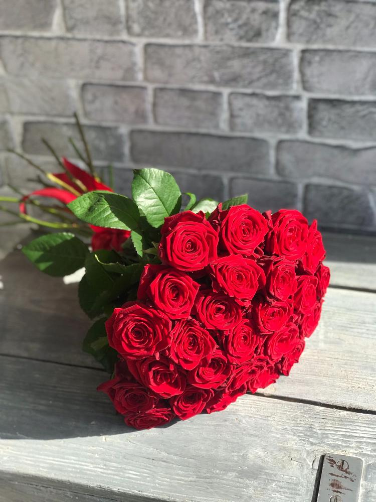 Букет Красные розы Фридом в Кикнур