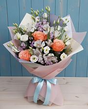 Букет цветов из:  Лизиантусы, Розы, Альстромерии и Гипсофила в Кикнур