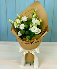 Букет цветов из:  Хризантемы и Лизиантусы в Кикнур