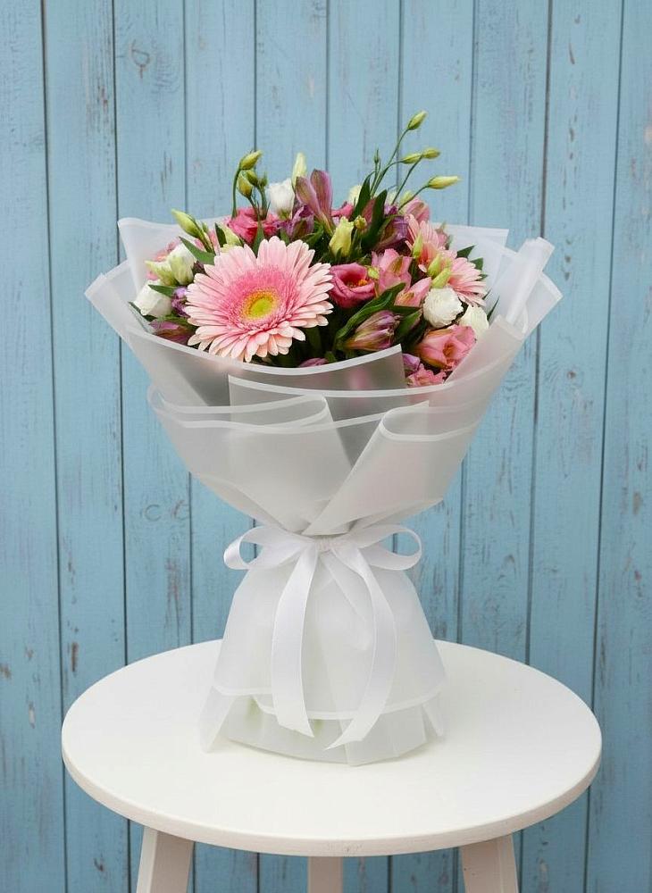 Букет цветов из: Герберы, Альстромерии и Лизиантусы в Кикнур