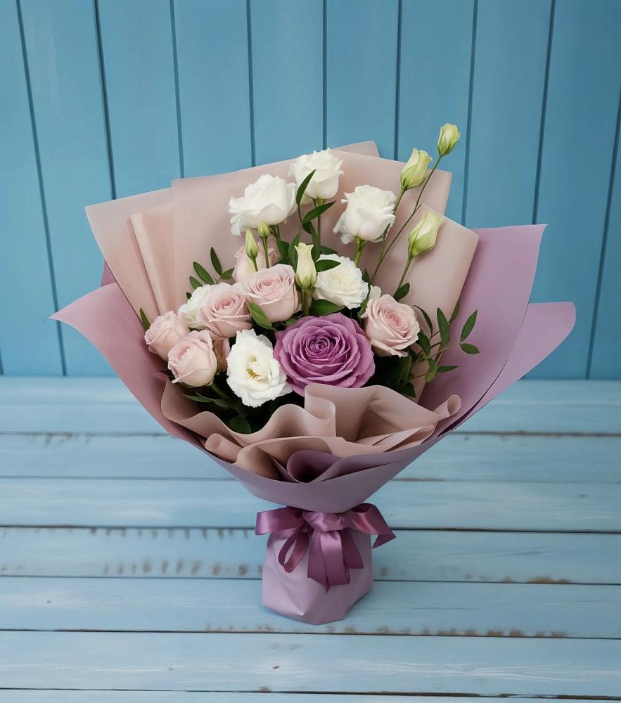 Букет цветов из: Розы и Лизиантусы в Кикнур